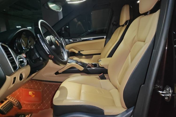 Used Porsche Cayenne 2014 Cayenne Platinum Edition 3.0T Left Front Seat