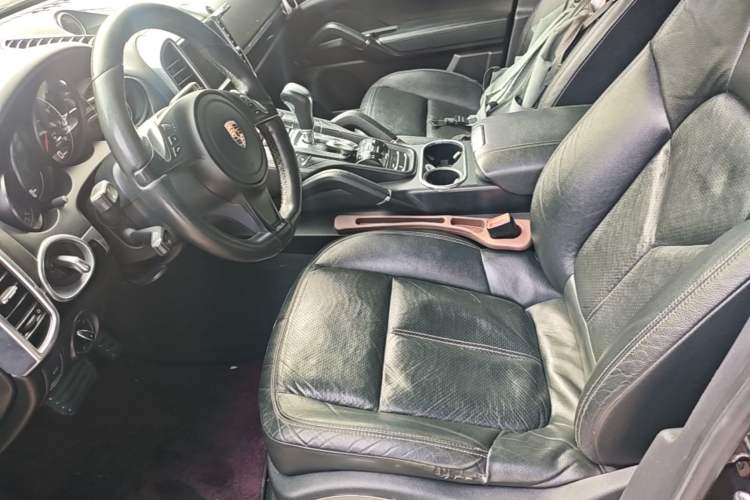 Used Porsche Cayenne 2014 Cayenne Platinum Edition 3.0T Left Front Seat