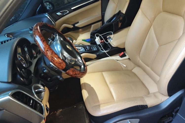 Used Porsche Cayenne 2014 Cayenne Platinum Edition 3.0T Left Front Seat