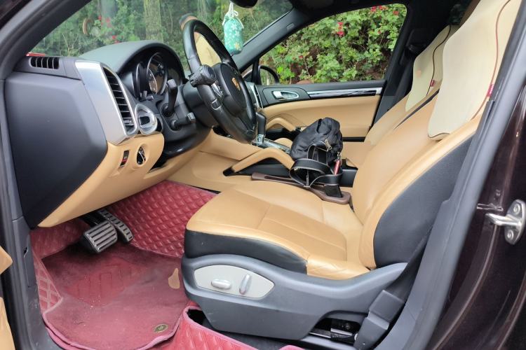 Used Porsche Cayenne 2014 Cayenne Platinum Edition 3.0T Left Front Seat