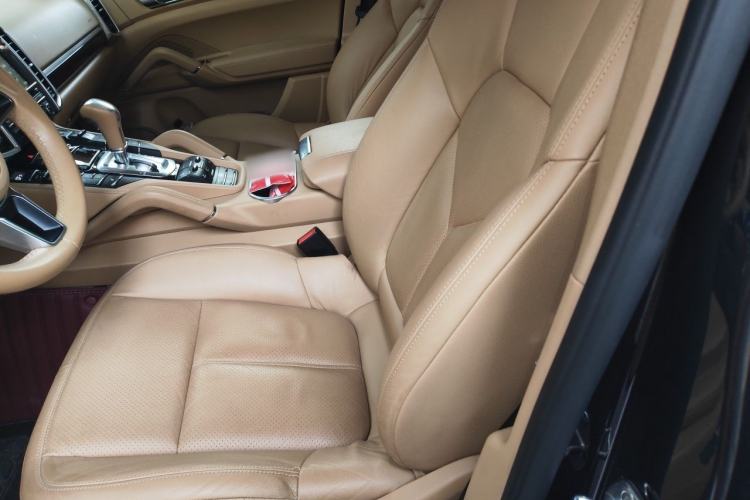 Used Porsche Cayenne 2014 Cayenne Platinum Edition 3.0T Left Front Seat