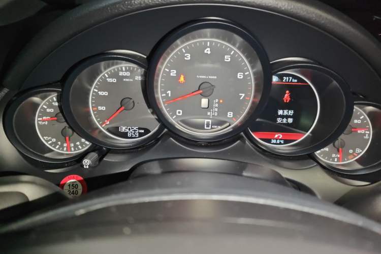 Used Porsche Cayenne 2014 Cayenne Platinum Edition 3.0T Odometer Close Up