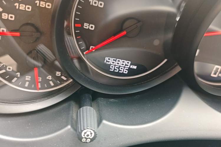 Used Porsche Cayenne 2014 Cayenne Platinum Edition 3.0T Odometer Close Up