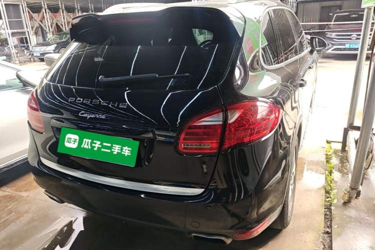 Used Porsche Cayenne 2014 Cayenne Platinum Edition 3.0T Rear Right 45 Deg