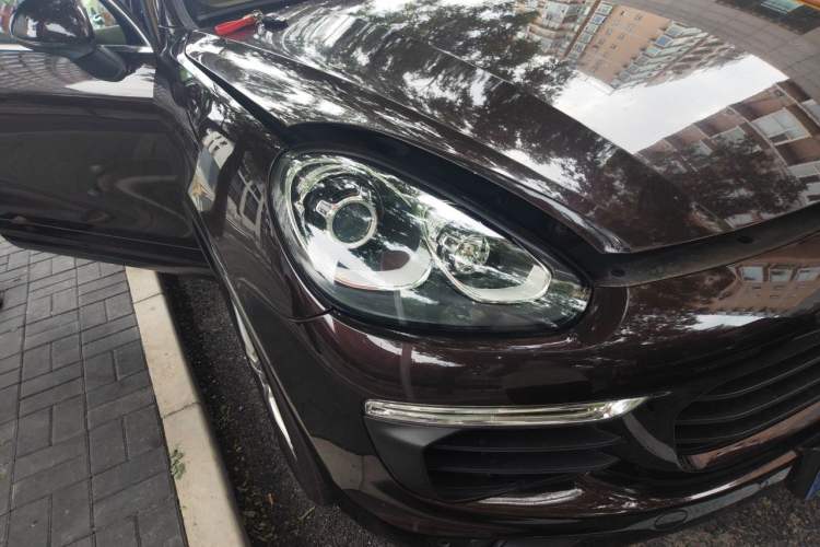 Used Porsche Cayenne 2014 Cayenne Platinum Edition 3.0T Right Front Headlight