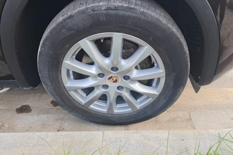 Used Porsche Cayenne 2014 Cayenne Platinum Edition 3.0T Right Front Wheel Hub