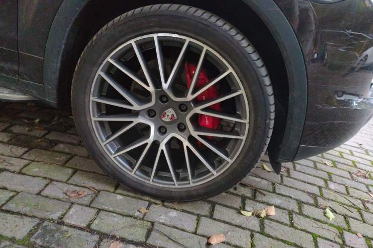Used Porsche Cayenne 2014 Cayenne Platinum Edition 3.0T Right Front Wheel Hub