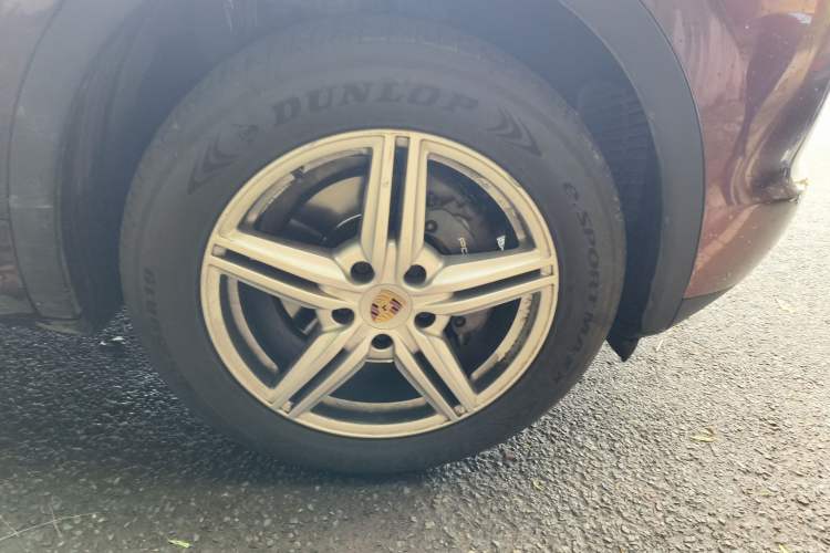 Used Porsche Cayenne 2014 Cayenne Platinum Edition 3.0T Right Front Wheel Hub