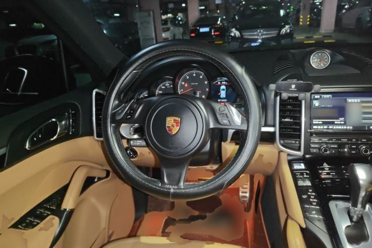 Used Porsche Cayenne 2014 Cayenne Platinum Edition 3.0T Steering Wheel