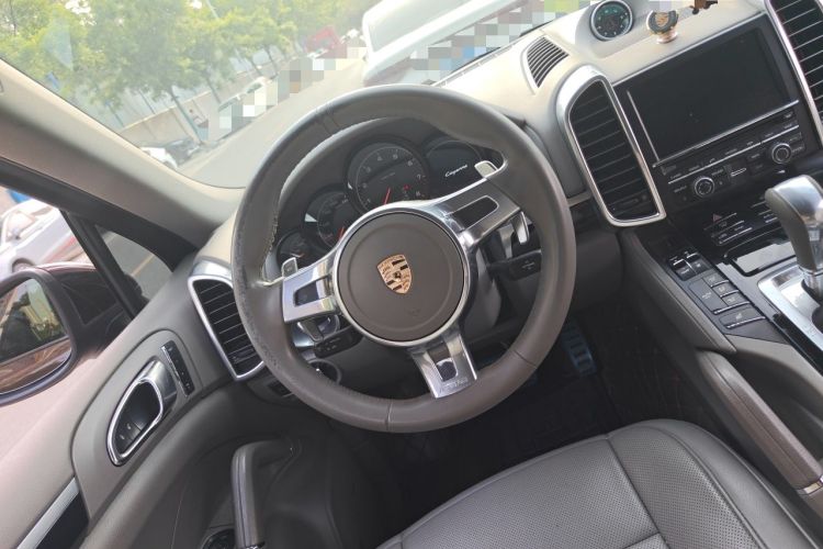 Used Porsche Cayenne 2014 Cayenne Platinum Edition 3.0T Steering Wheel