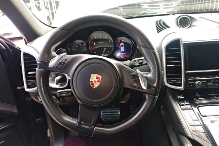 Used Porsche Cayenne 2014 Cayenne Platinum Edition 3.0T Steering Wheel