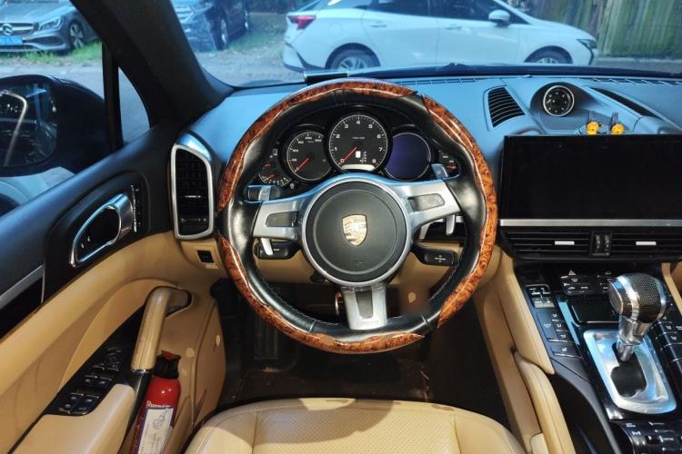 Used Porsche Cayenne 2014 Cayenne Platinum Edition 3.0T Steering Wheel