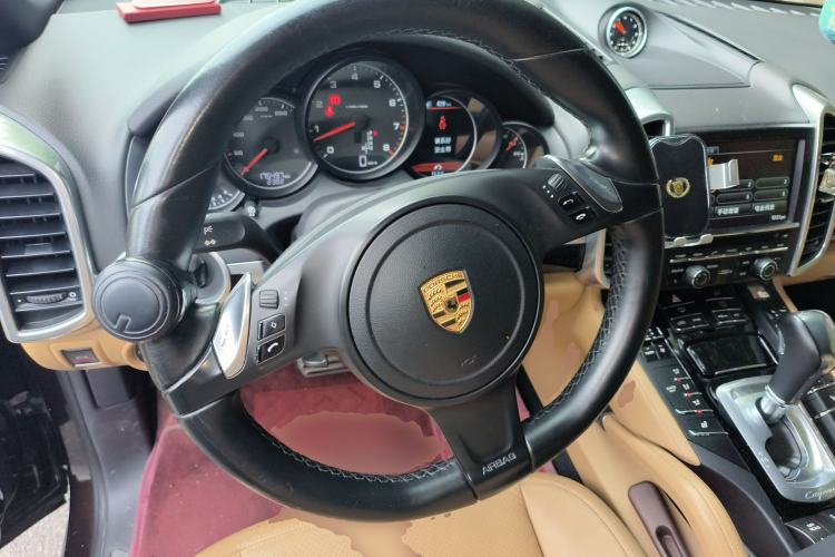 Used Porsche Cayenne 2014 Cayenne Platinum Edition 3.0T Steering Wheel