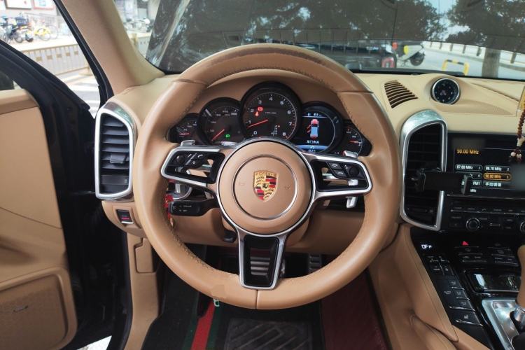 Used Porsche Cayenne 2014 Cayenne Platinum Edition 3.0T Steering Wheel