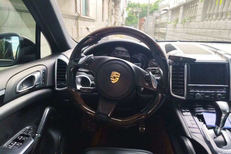 Used Porsche Cayenne 2014 Cayenne Platinum Edition 3.0T Steering Wheel