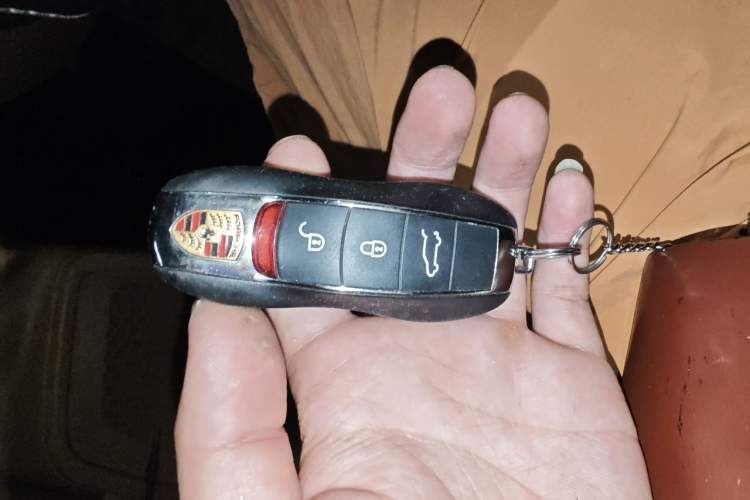 Used Porsche Cayenne 2014 Cayenne Platinum Edition 3.0T Vehicle Key