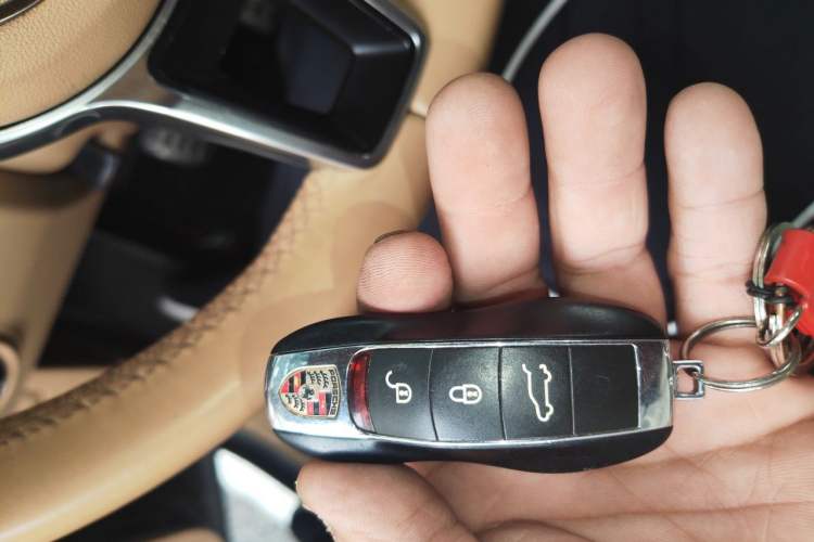 Used Porsche Cayenne 2014 Cayenne Platinum Edition 3.0T Vehicle Key