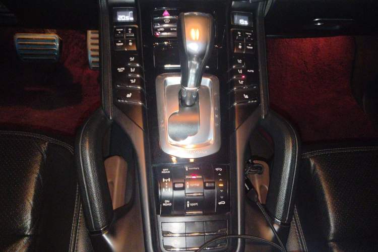 Used Porsche Cayenne 2014 Cayenne Platinum Edition 3.0T Gear Lever