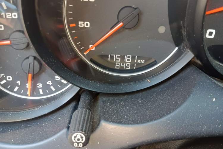 Used Porsche Cayenne 2014 Cayenne Platinum Edition 3.0T Odometer Close Up