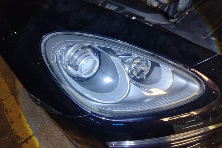 Used Porsche Cayenne 2014 Cayenne Platinum Edition 3.0T Right Front Headlight