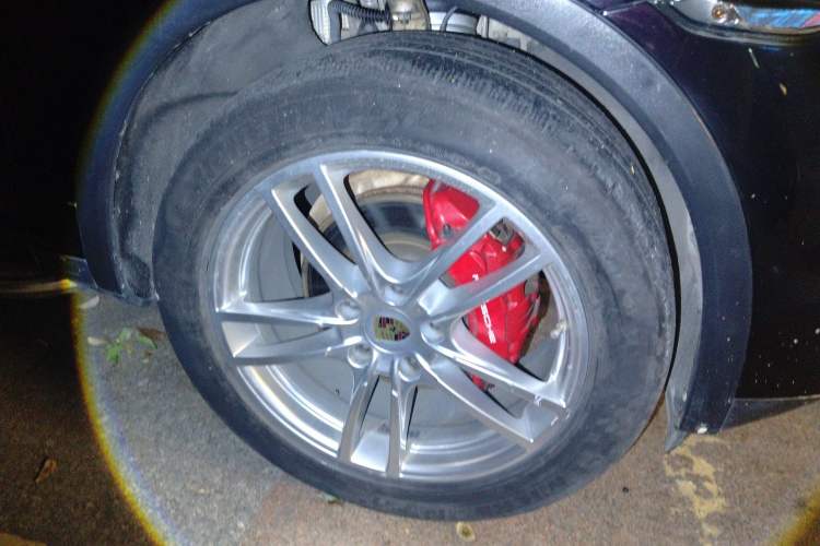 Used Porsche Cayenne 2014 Cayenne Platinum Edition 3.0T Right Front Wheel Hub