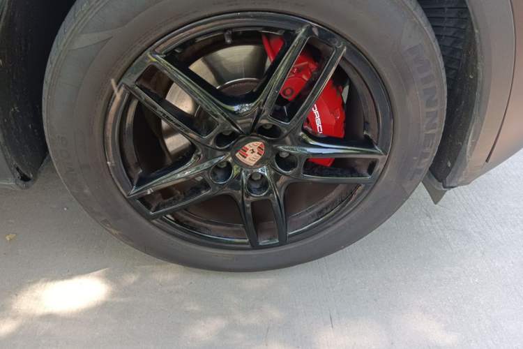 Used Porsche Cayenne 2014 Cayenne Platinum Edition 3.0T Right Front Wheel Hub