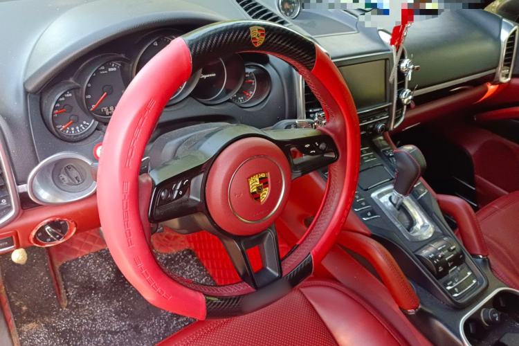 Used Porsche Cayenne 2014 Cayenne Platinum Edition 3.0T Steering Wheel