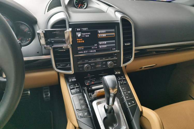 Used Porsche Cayenne 2014 Cayenne Platinum Edition 3.0T Audio And AC Panel