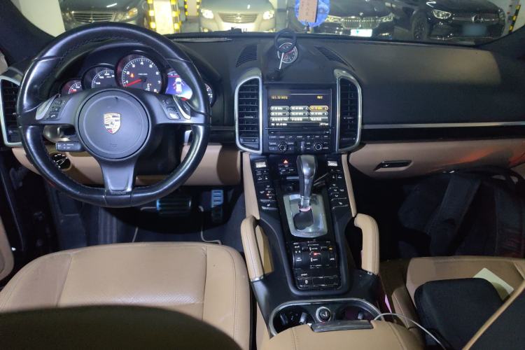 Used Porsche Cayenne 2014 Cayenne Platinum Edition 3.0T Center Console