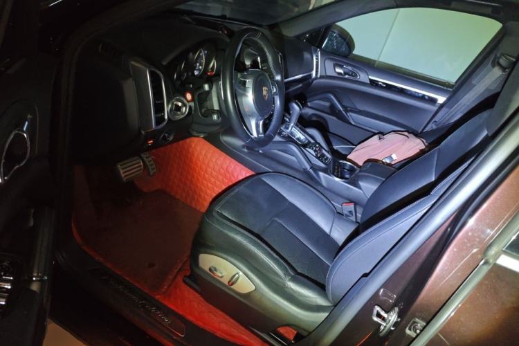 Used Porsche Cayenne 2014 Cayenne Platinum Edition 3.0T Driver Seat