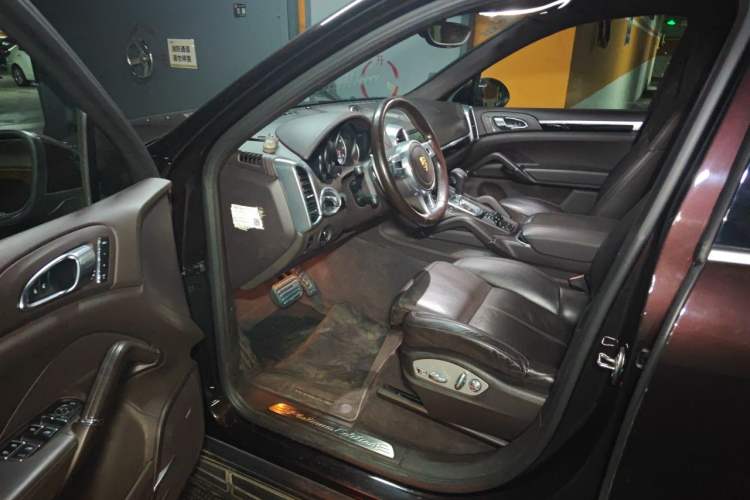 Used Porsche Cayenne 2014 Cayenne Platinum Edition 3.0T Driver Seat