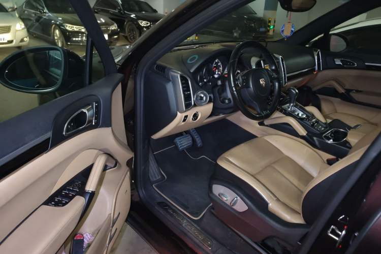 Used Porsche Cayenne 2014 Cayenne Platinum Edition 3.0T Driver Seat