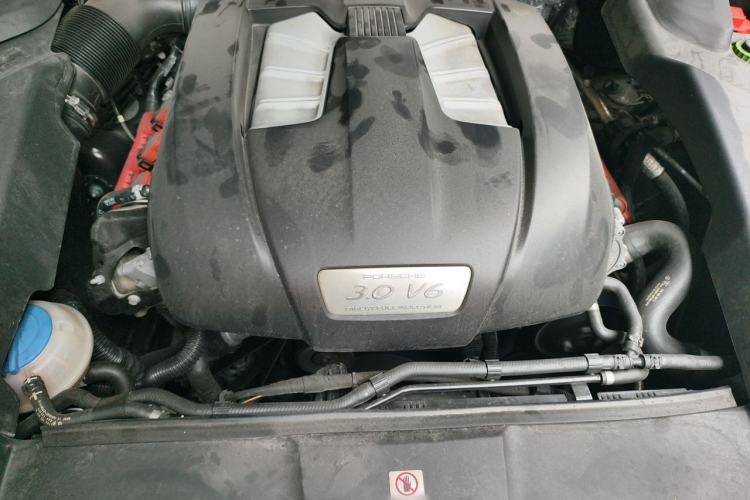 Used Porsche Cayenne 2014 Cayenne Platinum Edition 3.0T Engine Bay