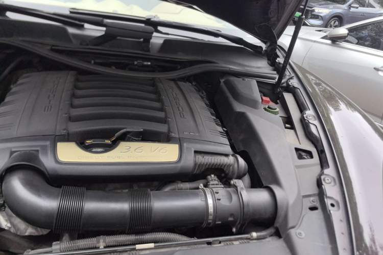 Used Porsche Cayenne 2014 3.6T Automatic Transmission U.S. Specification Engine Bay Left