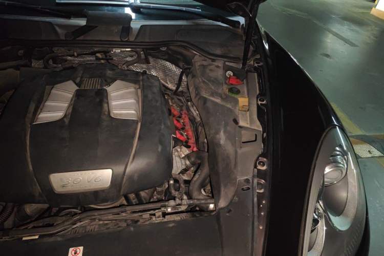 Used Porsche Cayenne 2014 Cayenne Platinum Edition 3.0T Engine Bay Left