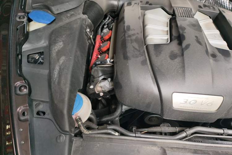 Used Porsche Cayenne 2014 Cayenne Platinum Edition 3.0T Engine Bay Right