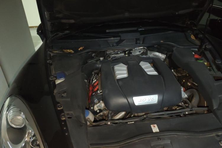 Used Porsche Cayenne 2014 Cayenne Platinum Edition 3.0T Engine Bay Right