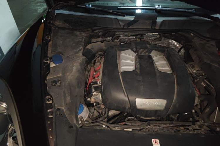Used Porsche Cayenne 2014 Cayenne Platinum Edition 3.0T Engine Bay Right