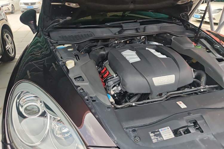 Used Porsche Cayenne 2014 Cayenne Platinum Edition 3.0T Engine Bay Right