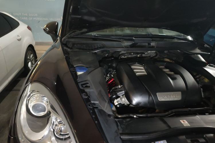 Used Porsche Cayenne 2014 Cayenne Platinum Edition 3.0T Engine Bay Right