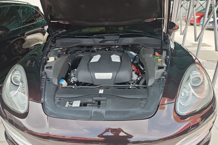 Used Porsche Cayenne 2014 Cayenne Platinum Edition 3.0T Engine Bay