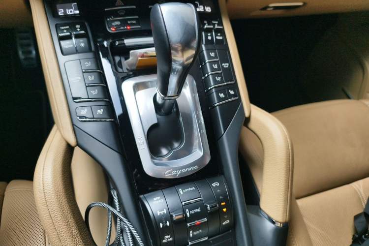 Used Porsche Cayenne 2014 Cayenne Platinum Edition 3.0T Gear Lever