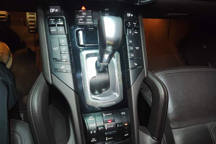 Used Porsche Cayenne 2014 Cayenne Platinum Edition 3.0T Gear Lever