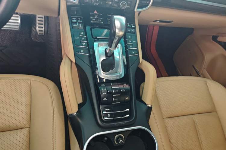 Used Porsche Cayenne 2014 Cayenne Platinum Edition 3.0T Gear Lever