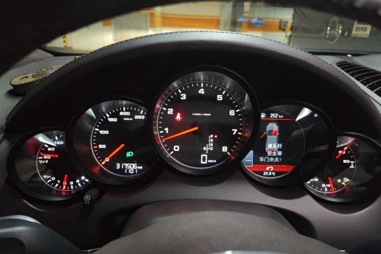 Used Porsche Cayenne 2014 Cayenne Platinum Edition 3.0T Instrument Cluster