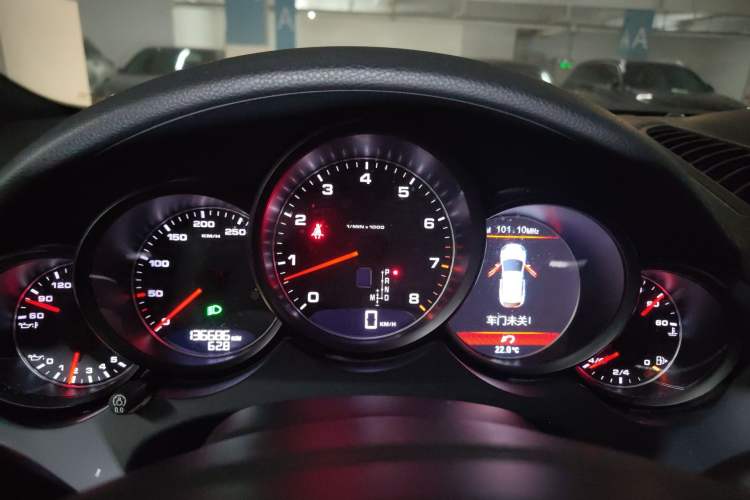 Used Porsche Cayenne 2014 Cayenne Platinum Edition 3.0T Instrument Cluster