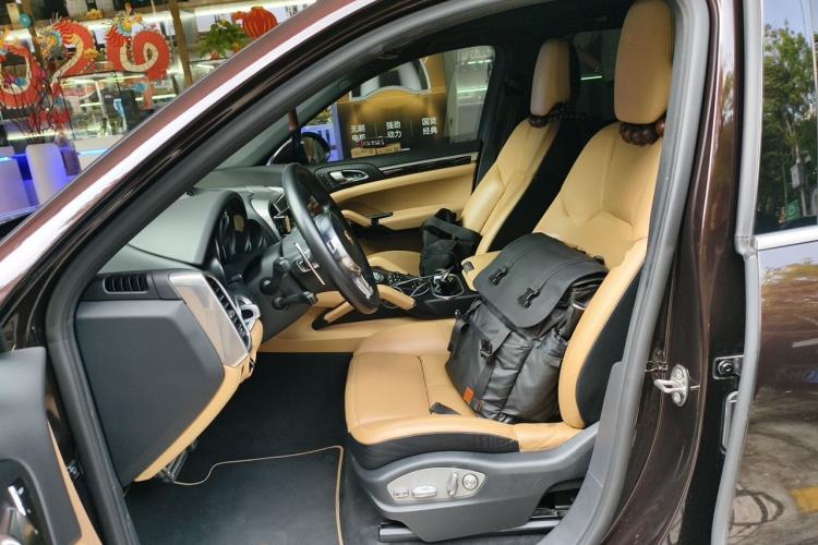 Used Porsche Cayenne 2014 Cayenne Platinum Edition 3.0T Left Front Seat
