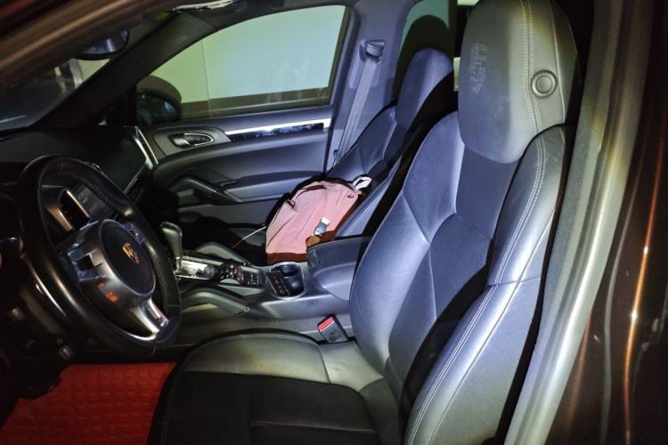 Used Porsche Cayenne 2014 Cayenne Platinum Edition 3.0T Left Front Seat