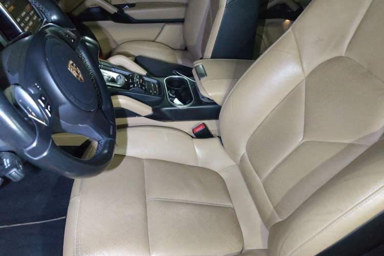 Used Porsche Cayenne 2014 Cayenne Platinum Edition 3.0T Left Front Seat