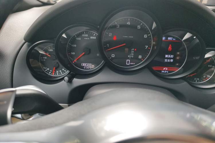 Used Porsche Cayenne 2014 Cayenne Platinum Edition 3.0T Odometer Close Up